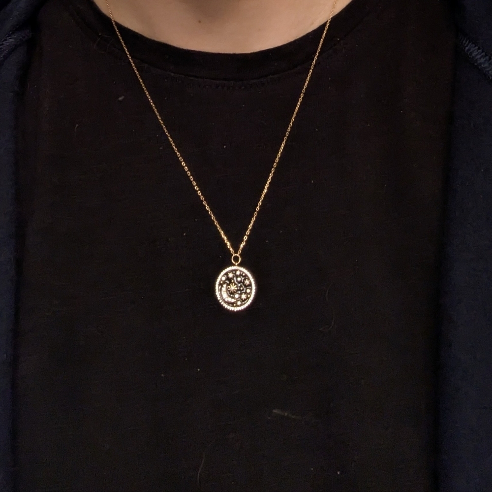 Round Star Necklace
